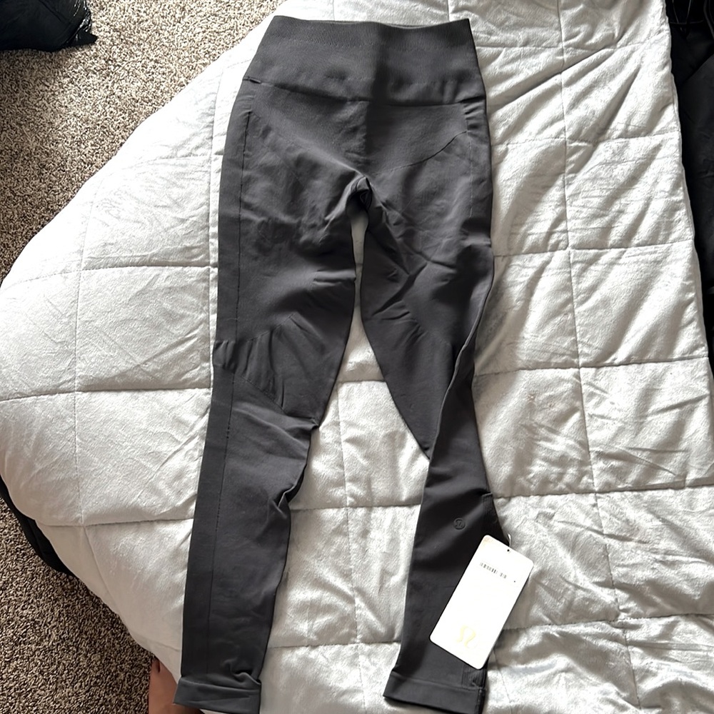 Brand new Lululemon leggings, tags still attached, squat proof.